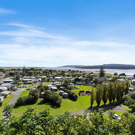 Port Waikato Holiday Park Екстериор снимка