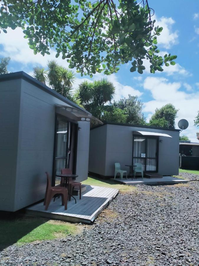 Port Waikato Holiday Park Екстериор снимка