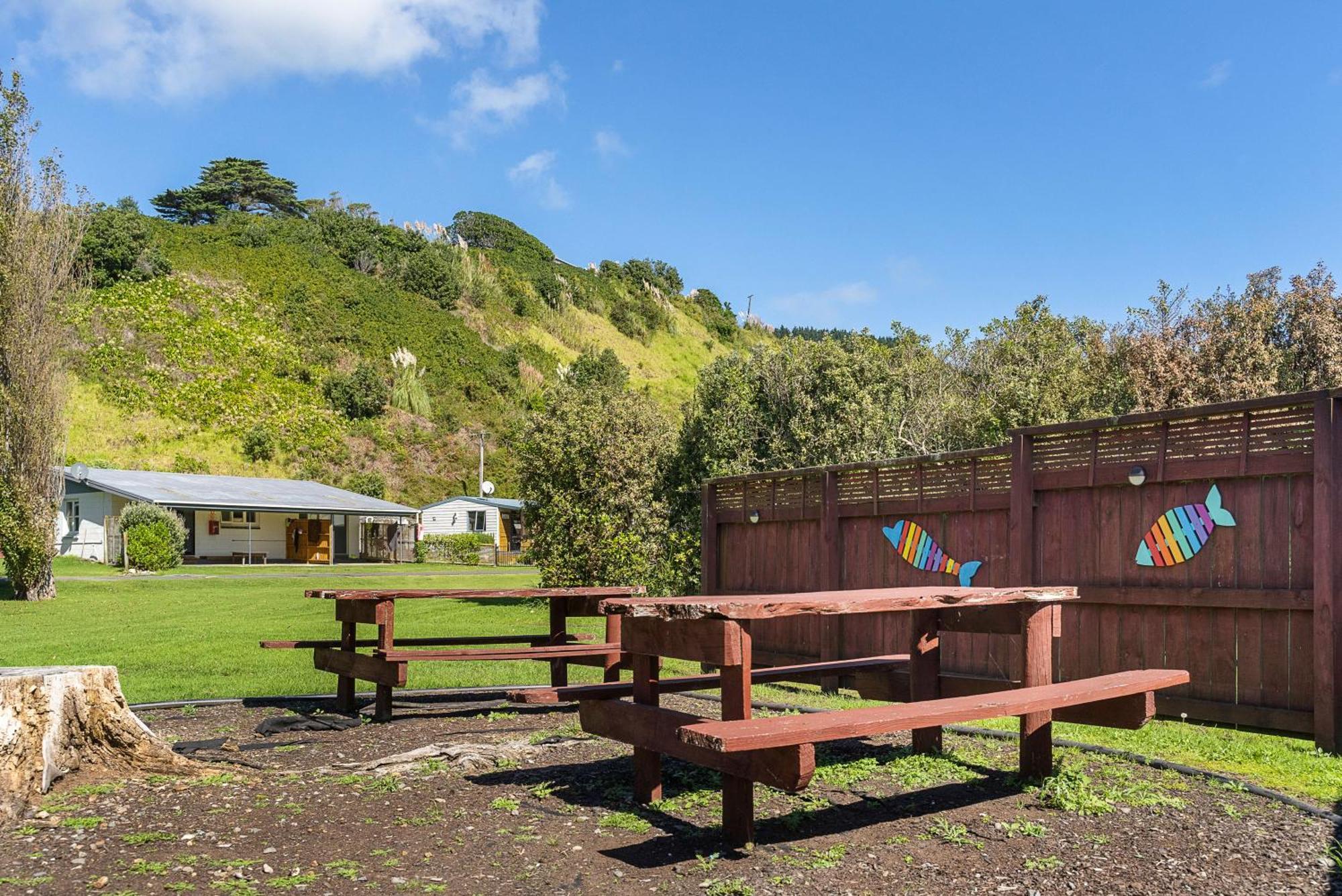 Port Waikato Holiday Park Екстериор снимка