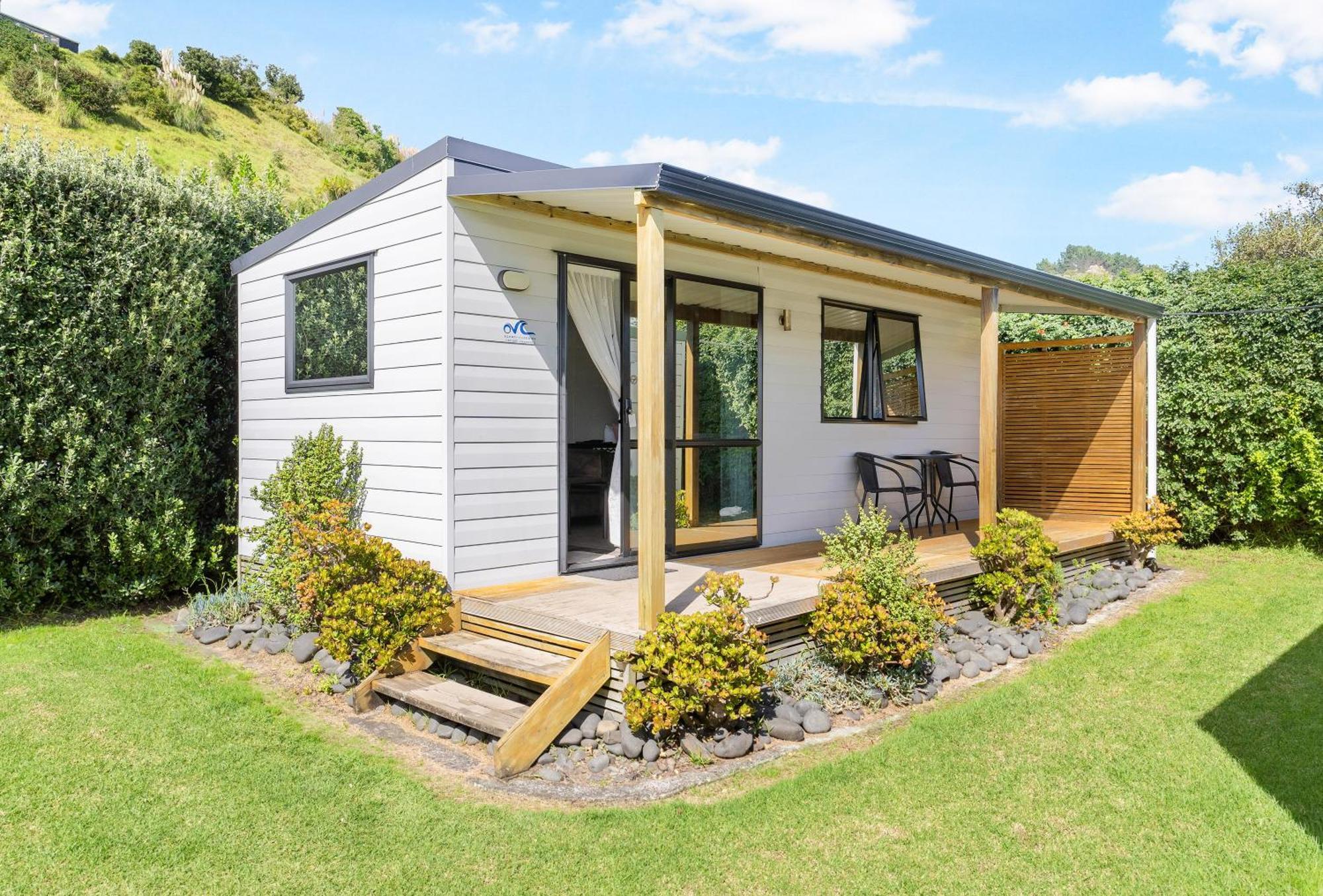Port Waikato Holiday Park Екстериор снимка