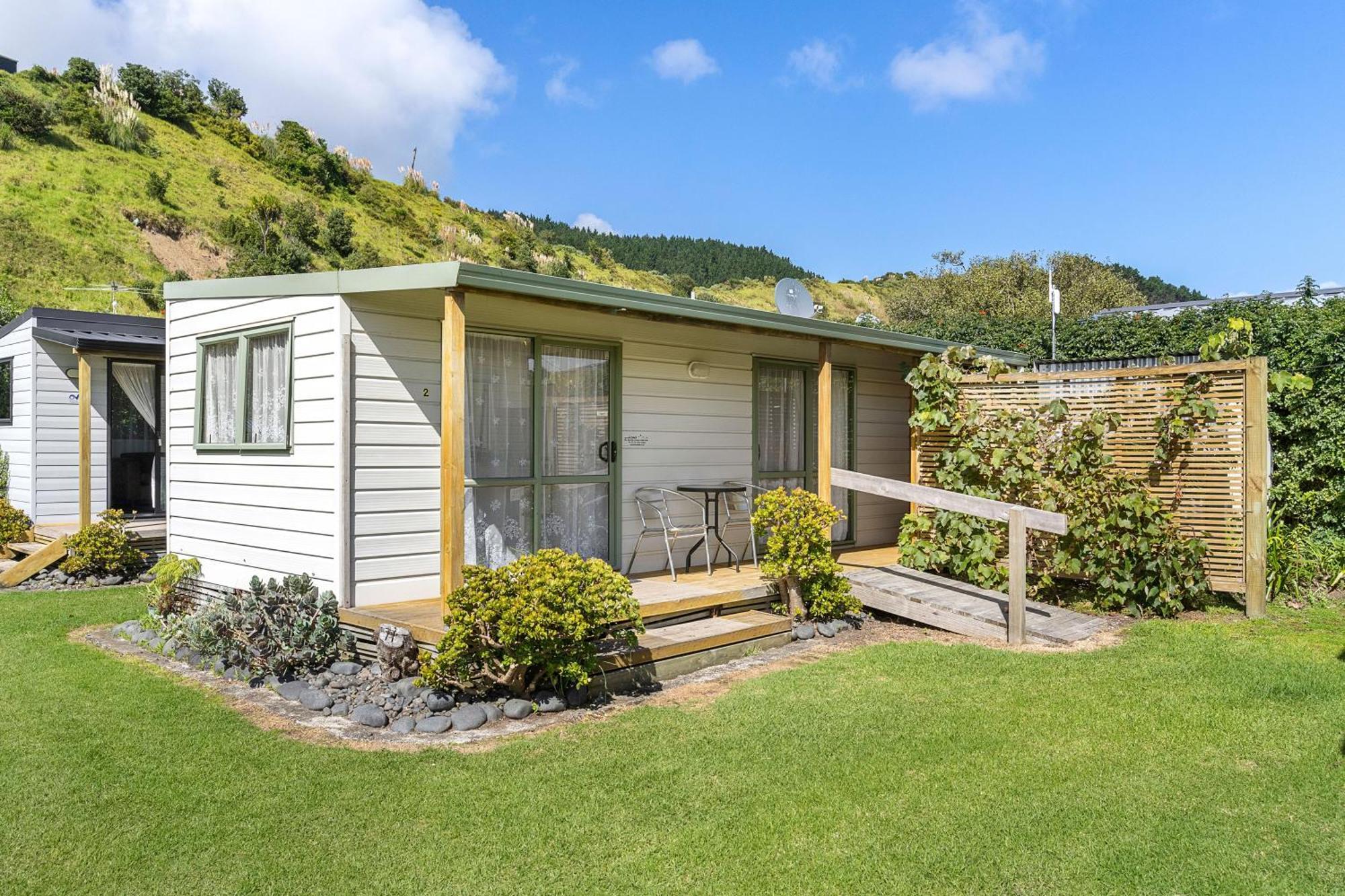 Port Waikato Holiday Park Екстериор снимка