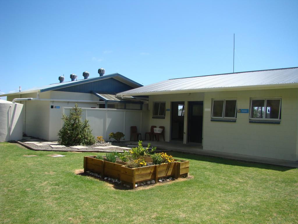 Port Waikato Holiday Park Екстериор снимка
