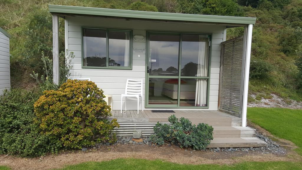 Port Waikato Holiday Park Екстериор снимка